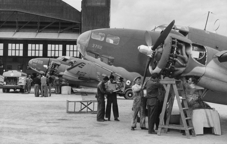 Hudsons by Hangar 20 at Gander